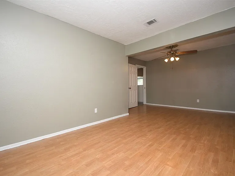 510 Chambly Dr — Photo 10