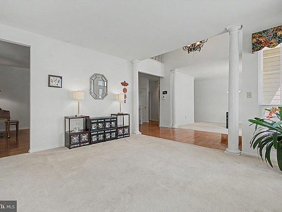5th image of 517 Southhampton Ln