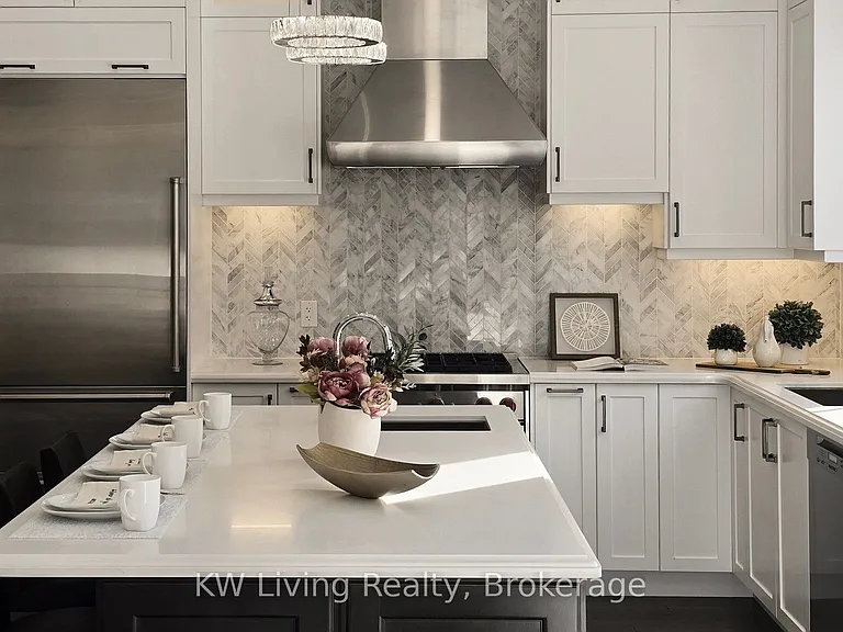92 Giardina Cres — Photo 15