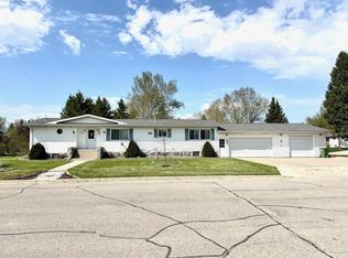 103 8th St SW, Roseau, MN 56751