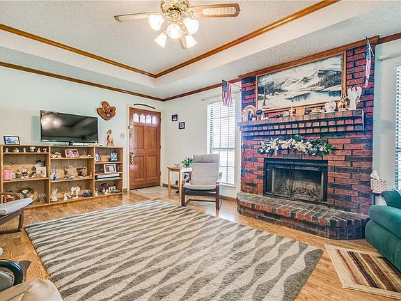 4th image of 126 Carmen Dr