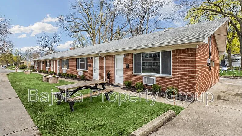 1 bed, 1.0 bath, 550 sqft, $1,350 — Photo 2