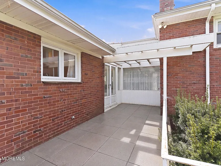 33 Beryl St — Photo 40