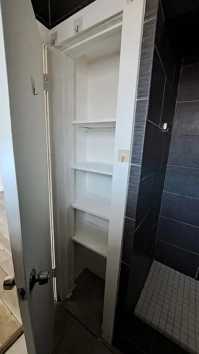 1703 Thomas Street, Unit 4 — Photo 4