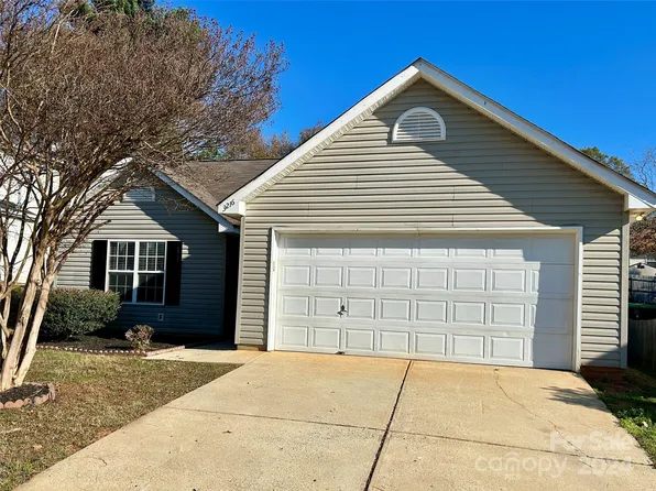 3216 Irwin Valley Ct, Charlotte, NC 28269