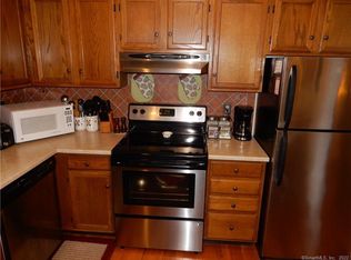 25 Oak Ridge Dr #25, Windsor Locks, CT 06096