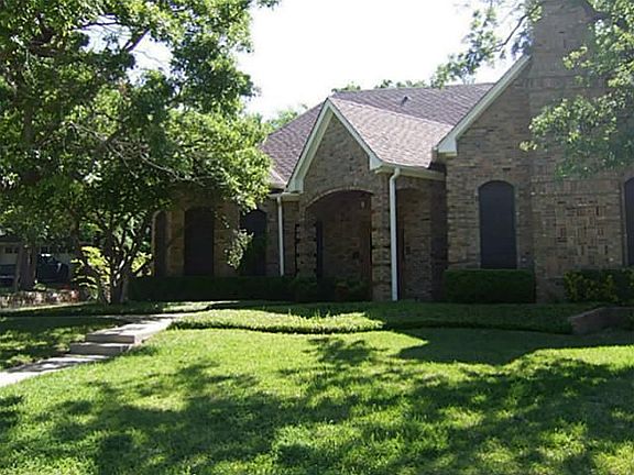 2nd image of 605 Lafayette Dr