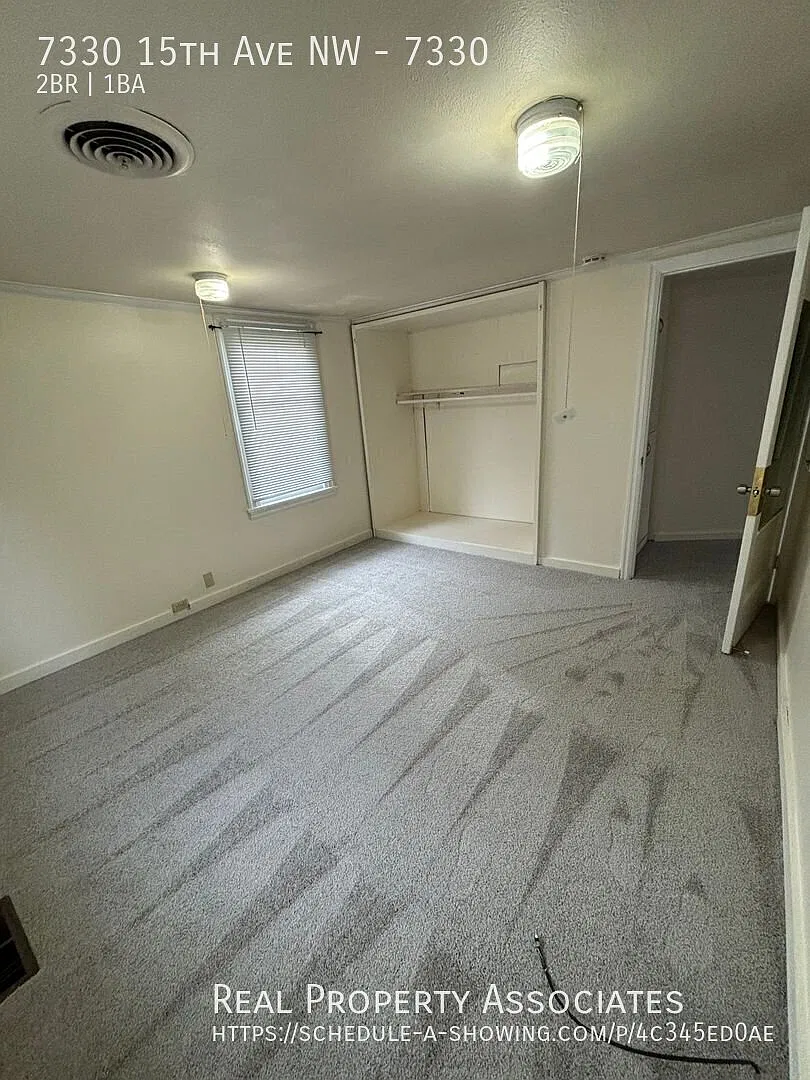 Adorable stand alone Ballard 2 Bed/1 Bth home with parking in back for 2 vehicle — Photo 4