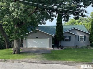 213 Walnut St, Savanna, IL 61074