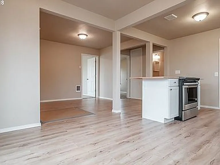4105 Silverton Rd NE — Photo 6