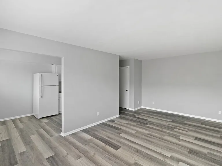 4221 N Grand River Ave — Photo 6