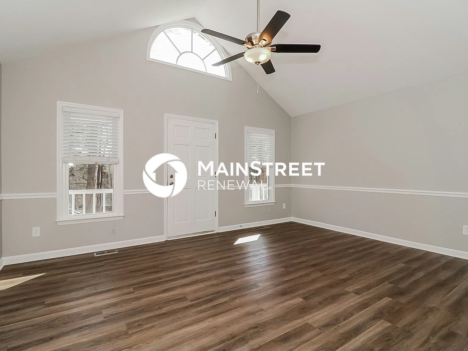 2909 Brittany Dr — Photo 2