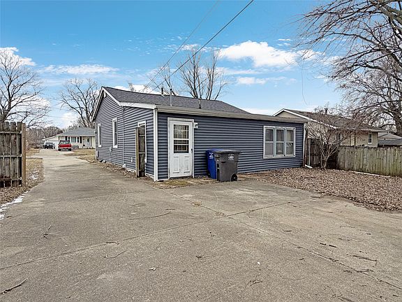 2nd image of 4012 Amherst St