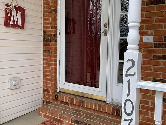 4th image of 2107 Martina Dr
