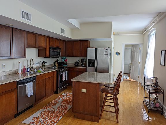 3rd image of 212 W Franklin St APT 202