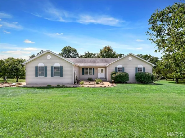 114 E Ledge Rock Dr, De Soto, MO 63020