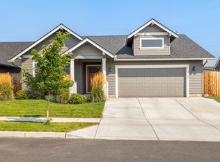 1742 NE 4th St, Redmond, OR 97756
