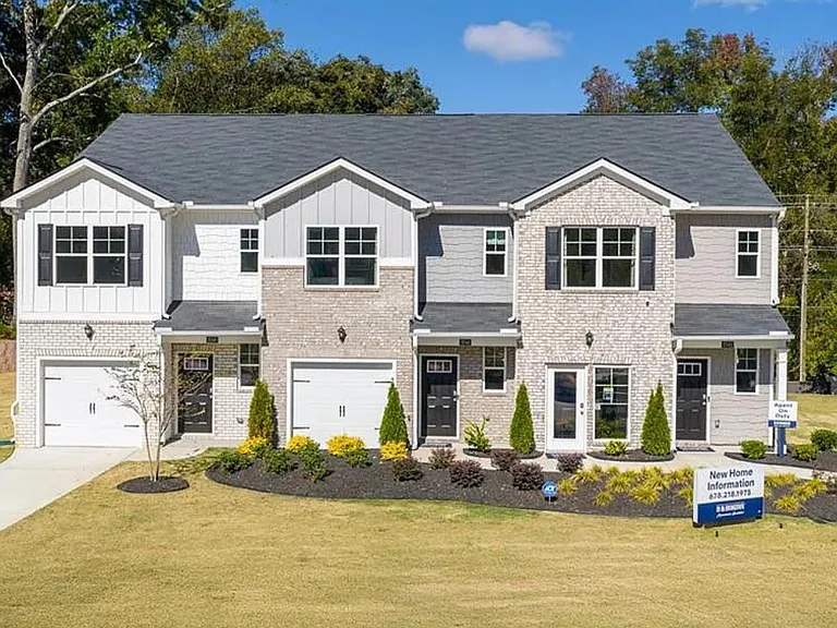 2064 Crossing Rd — Photo 1