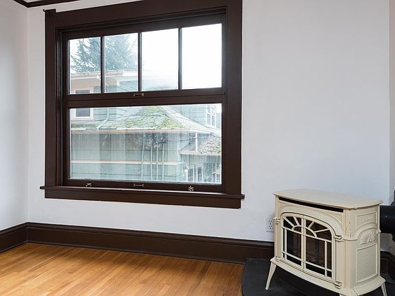 5th image of 3268 SE Hawthorne Blvd APT 106