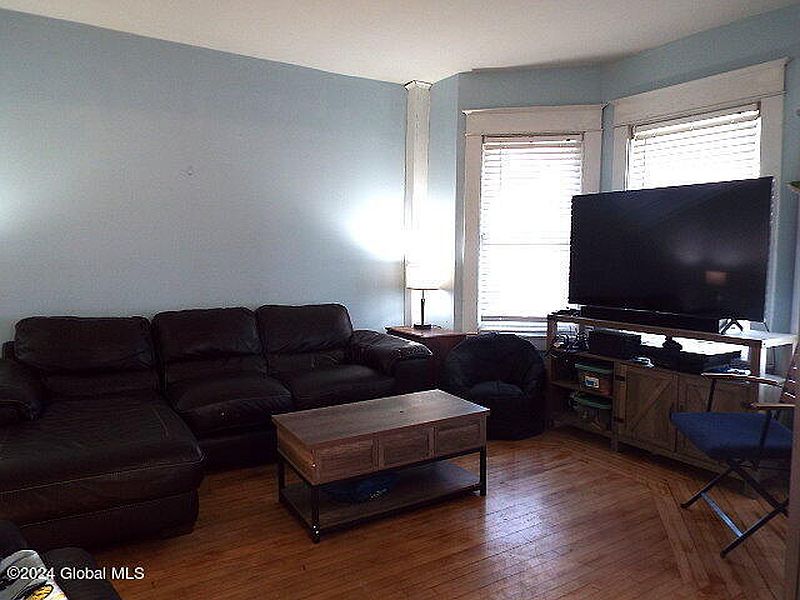 5th image of 73 Barclay Street