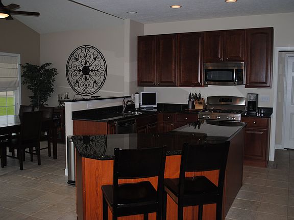 3rd image of 2600 Buckeye Blvd