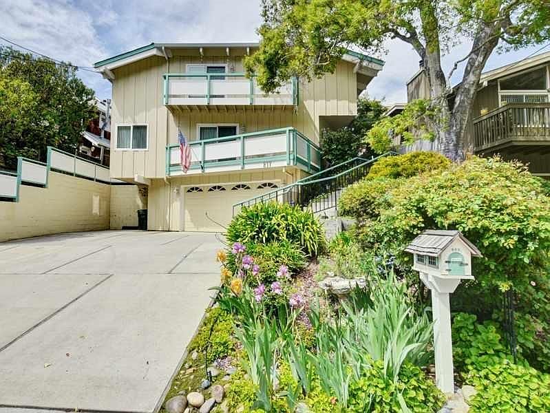 1st image of 217 Lake Ct