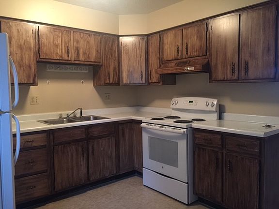 3rd image of 400 Tracy Ln APT 11