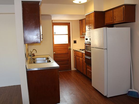 4th image of 1592 Pennsylvania St