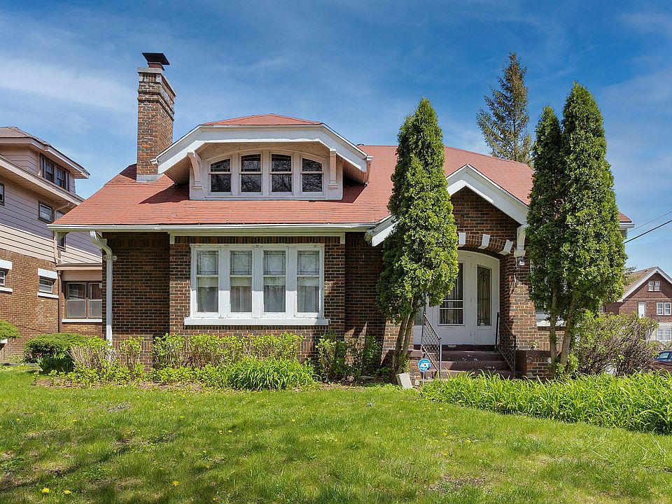 2nd image of 2702 N Grant Blvd