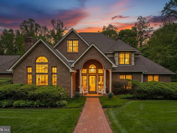 4th image of 6004 Strathmore Way