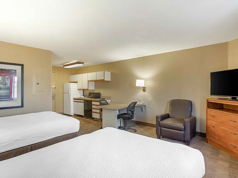 Studio Suite - 2 Full Beds