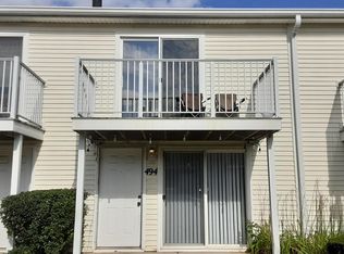 494 Meadow Green Ln, Round Lake Beach, IL 60073
