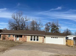 617 Locust St, Perry, OK 73077