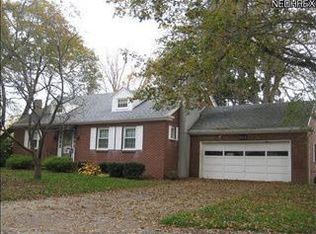 894 Lincoln Dr, Conneaut, OH 44030