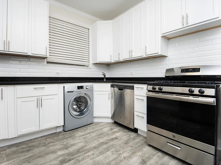 331 Kedzie St #2 — Photo 1