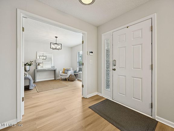 5th image of 145 FORT MILTON Drive