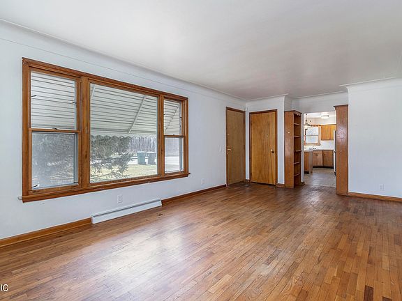 3rd image of 1409 E Milham Ave
