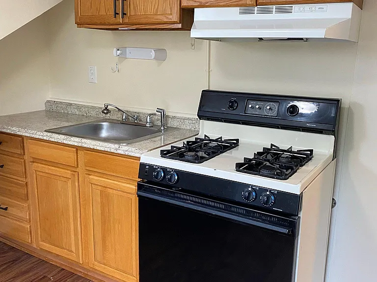 16 Charles Ave #2 — Photo 8