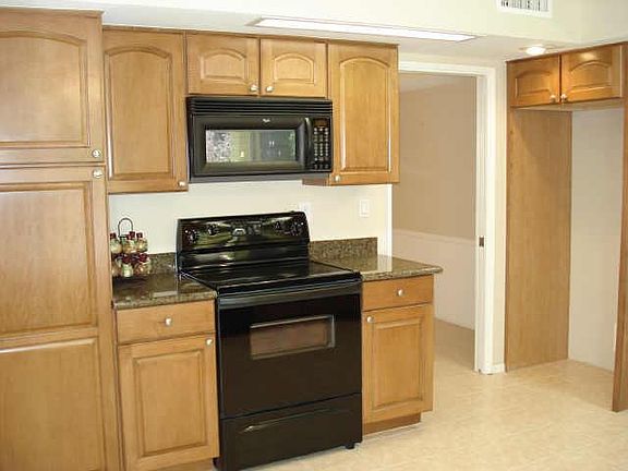 4th image of 15633 W BOWLING GREEN Drive
