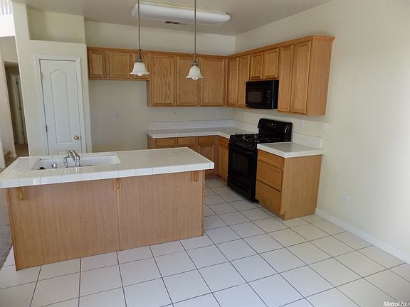 3rd image of 3027 Scarlet Oak Dr