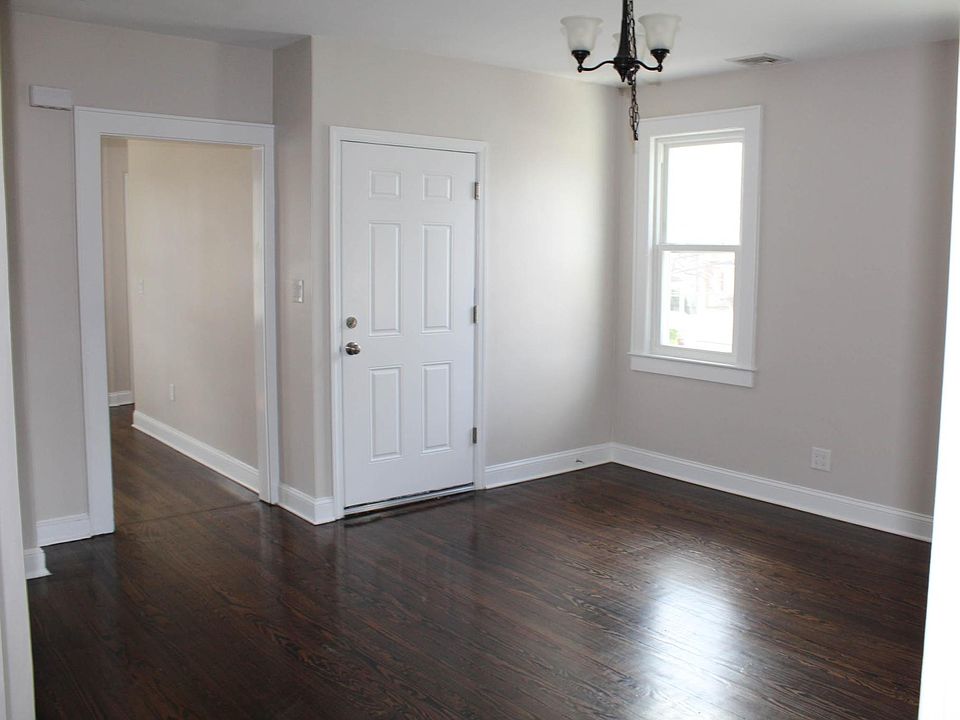 1st image of 115 Willard St Floor 2
