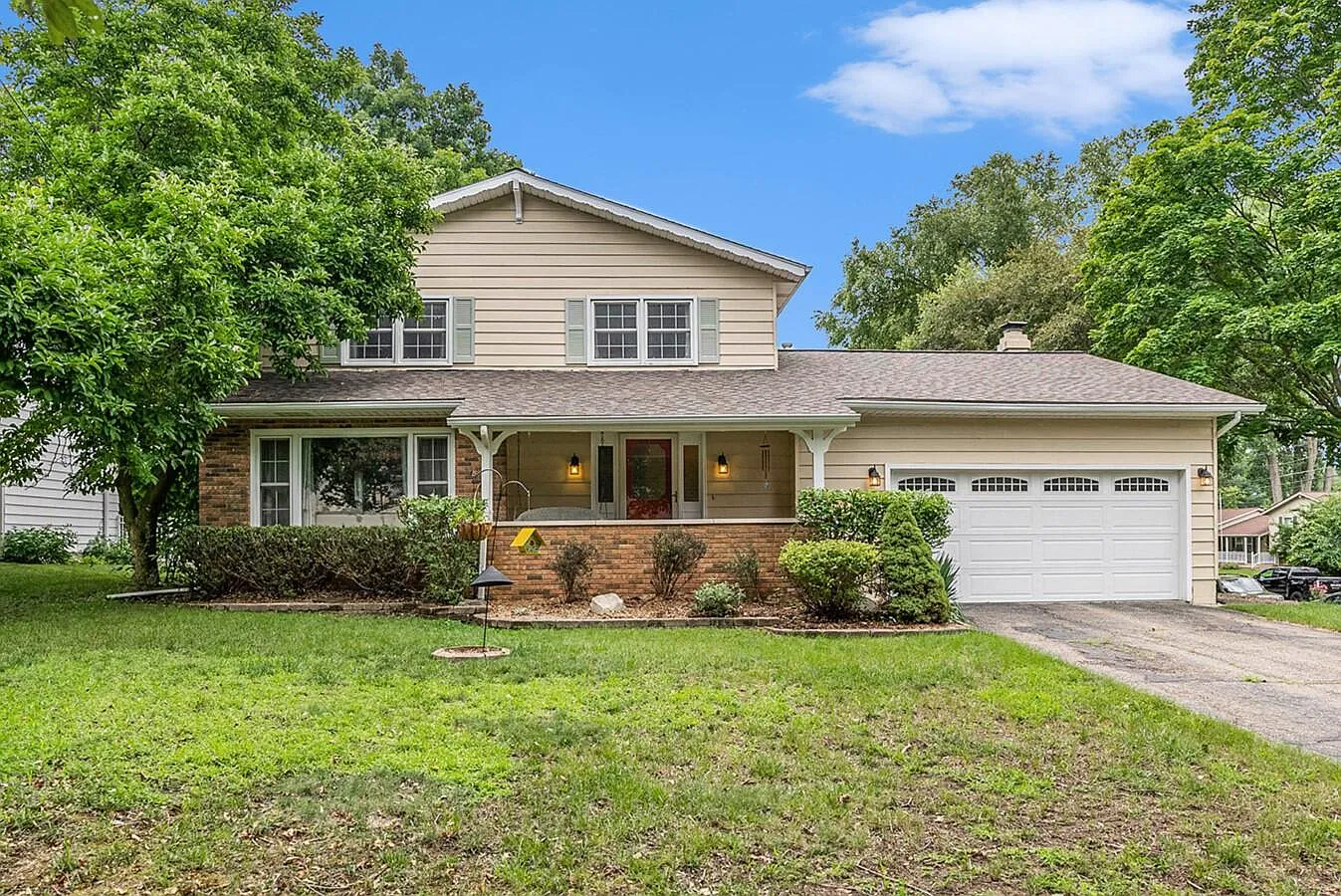 2147 Cascade Dr photo 1