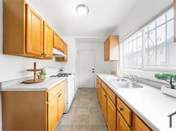 636 W 81st St, Los Angeles, CA 90044