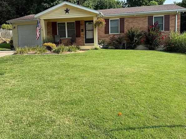 121 N 18th St, Louisiana, MO 63353