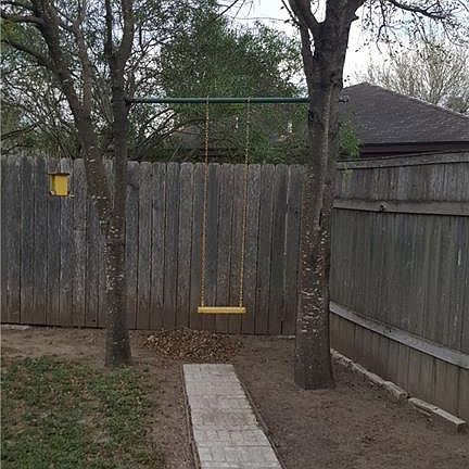 5th image of 221 Clarissa Ct