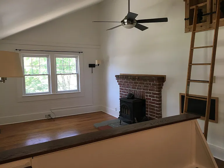 207 Logan Ave — Photo 2