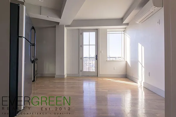 Rented by Evergreen Apartments BK | media 14