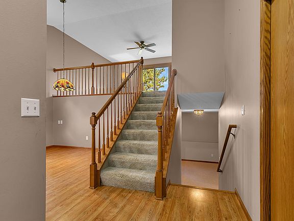 5th image of 27 Pine Tree Ct