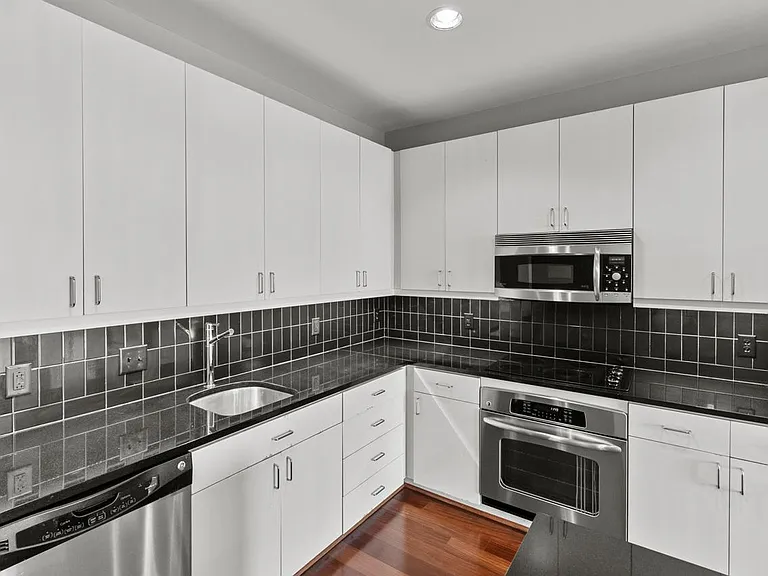 333 W Trade St #1401 — Photo 5