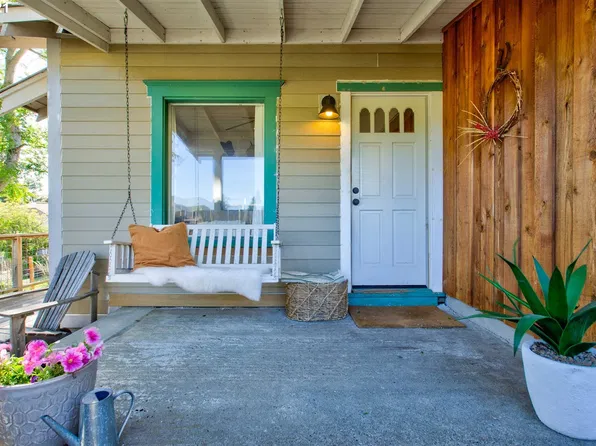 407 3rd St #1, Lyle, WA 98635
